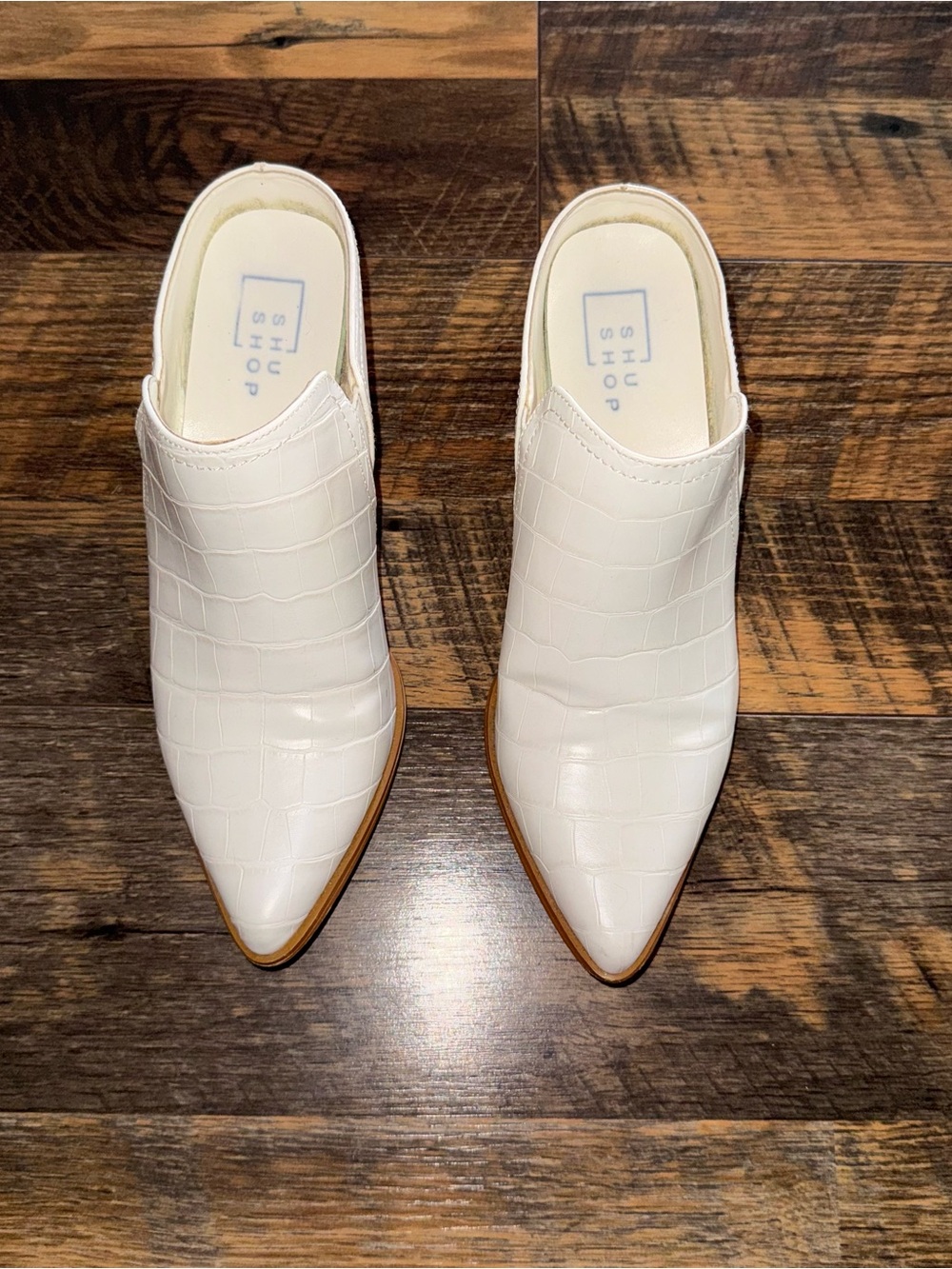ShuShop White Croc-Embossed Pointed Mule